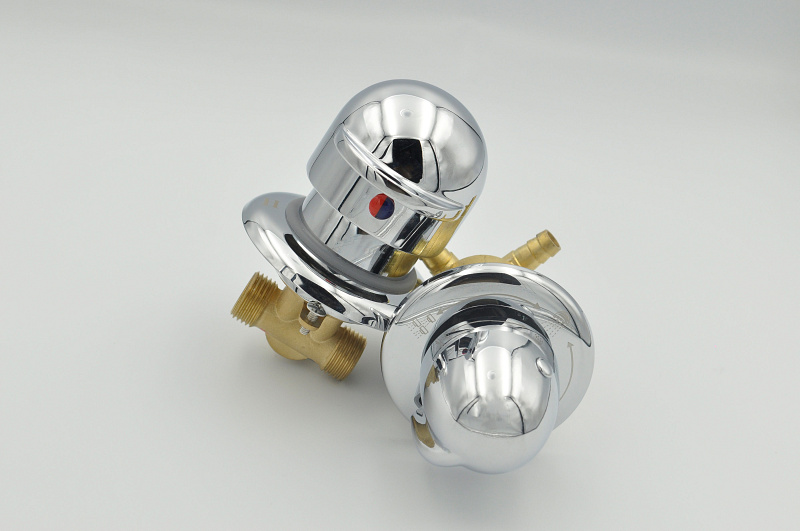 Vizes Vezérlő négyállású. Nyitókarokkal, betétekkel